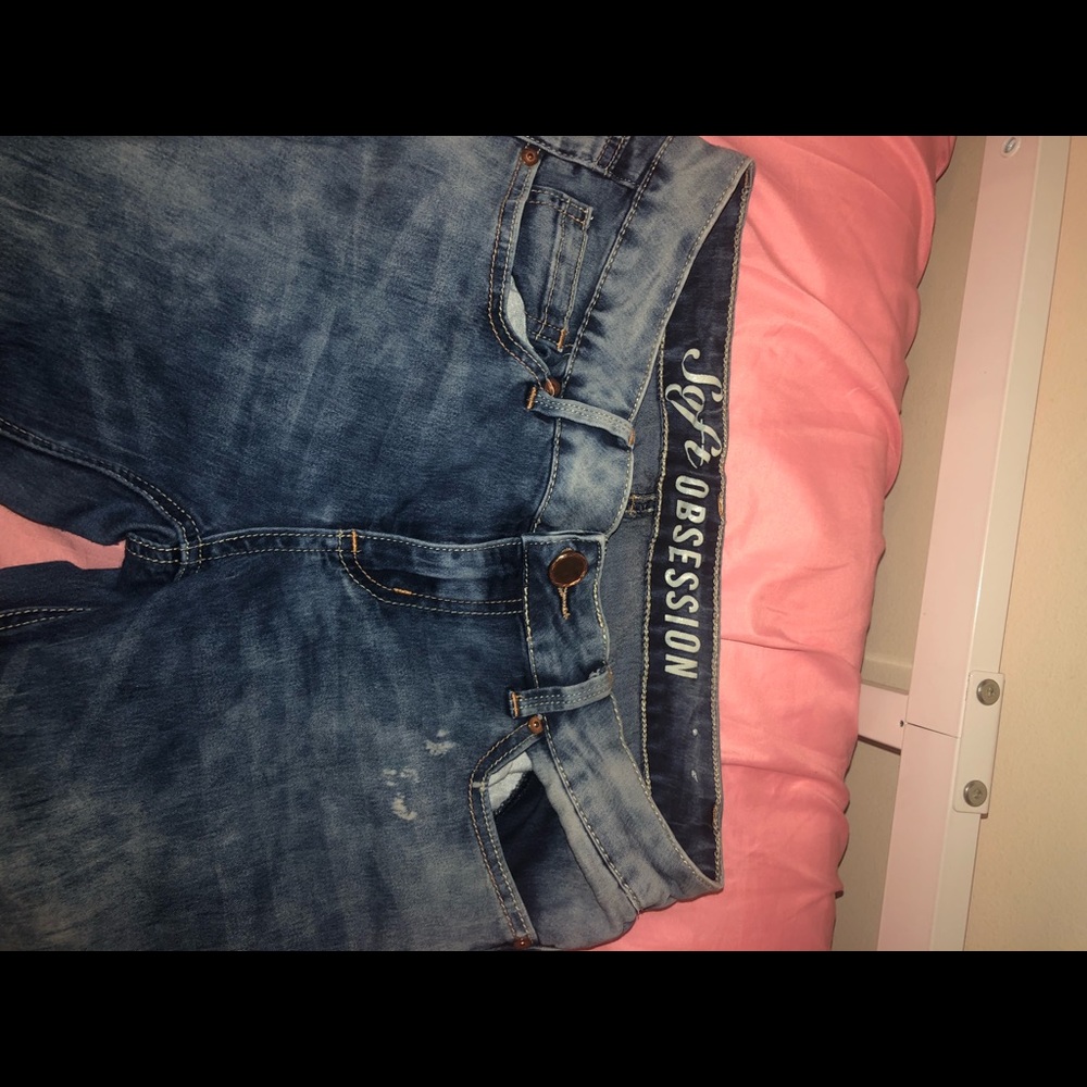 Light/medium wash jeans/jeggings